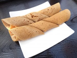 沖縄市の古民家民宿ごーやー荘の朝食ちんびん。ホテルとは違った宿泊スタイルで沖縄旅行を楽しむ。